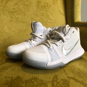 NIKE Kyrie Irving (kids)